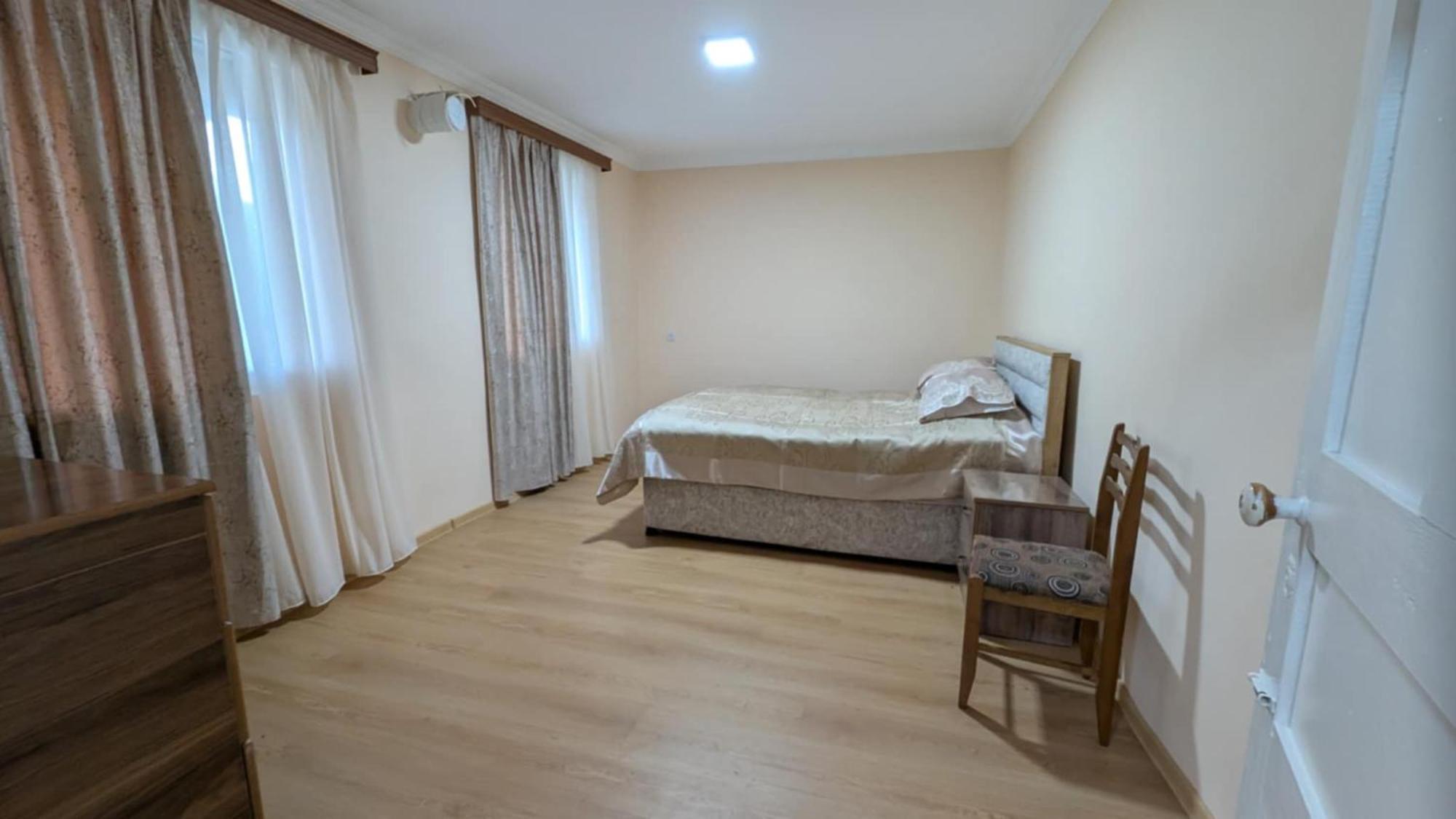 Valodia Guest House In Mestia Extérieur photo