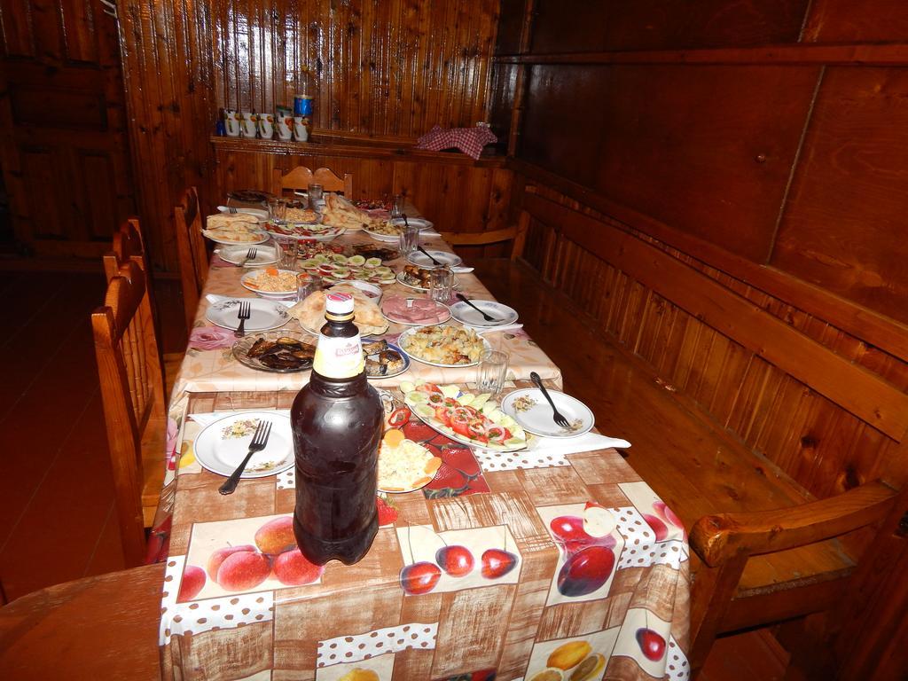 Valodia Guest House In Mestia Extérieur photo